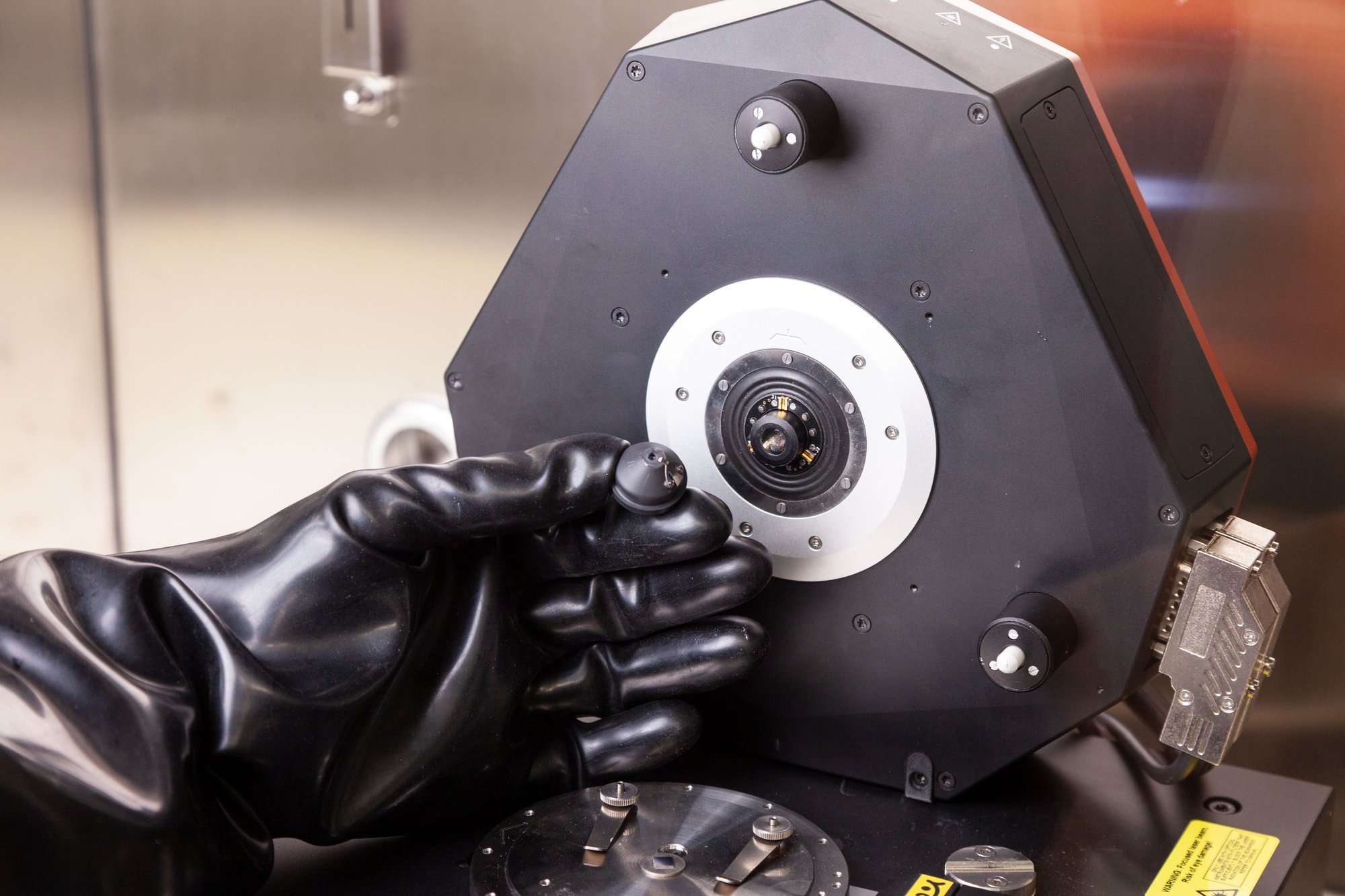 DriveAFM-Jacomex-glovebox-cantilever-exchange